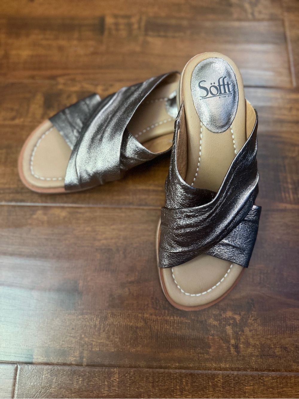 Soft Metallic Criss-Cross Strap Slip-On Shoes Sandals Size 8